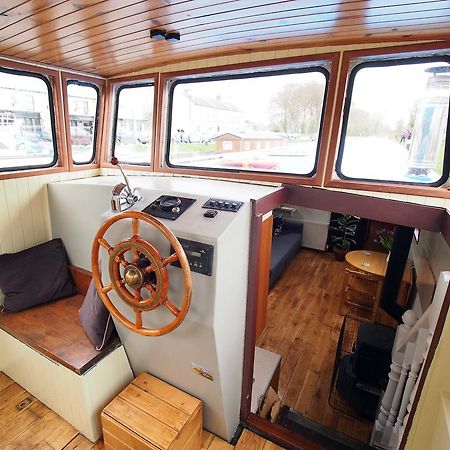 Roisin Dubh Houseboat Otel Sallins Dış mekan fotoğraf