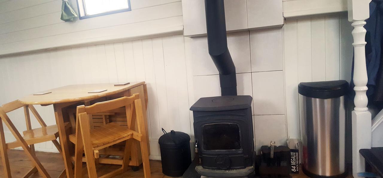 Roisin Dubh Houseboat Otel Sallins Dış mekan fotoğraf