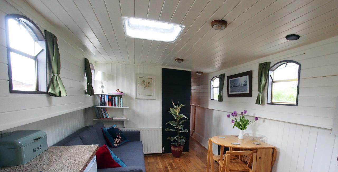 Roisin Dubh Houseboat Otel Sallins Dış mekan fotoğraf