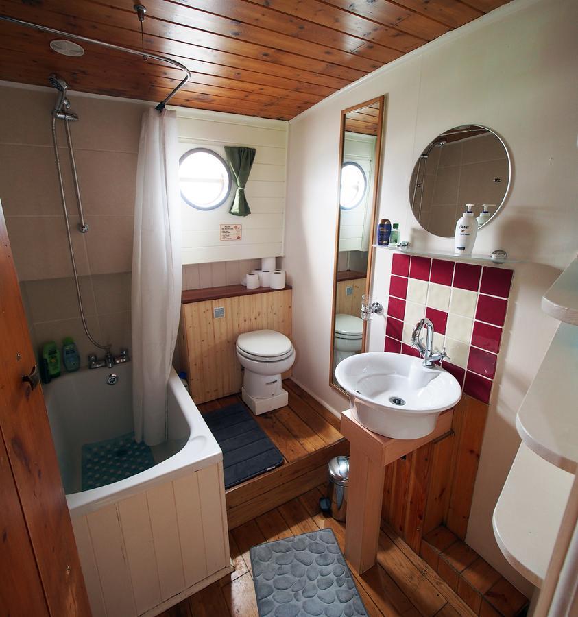 Roisin Dubh Houseboat Otel Sallins Dış mekan fotoğraf