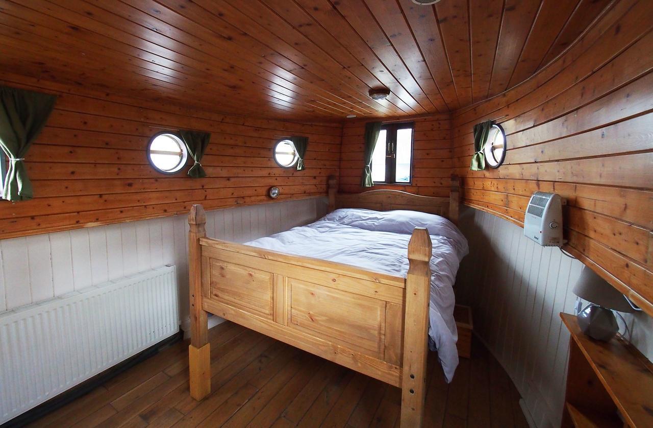 Roisin Dubh Houseboat Otel Sallins Dış mekan fotoğraf